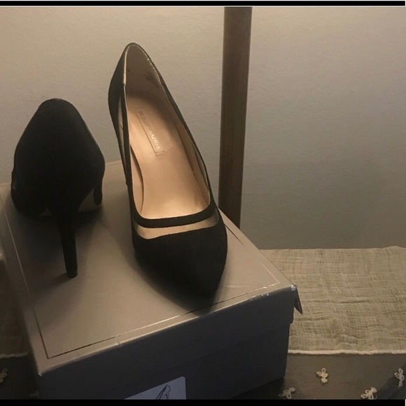 BCBG MAXAZRIA SUEDE PUMP - Picture 4 of 4
